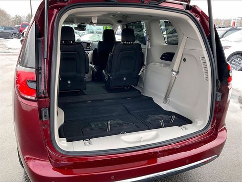 Used 2021 Chrysler Pacifica Touring-L w/ Premium & Safety Sphere Group image 34