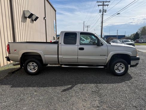 Used 2006 Chevrolet Silverado 2500 LT w/ Skid Plate Package image 2