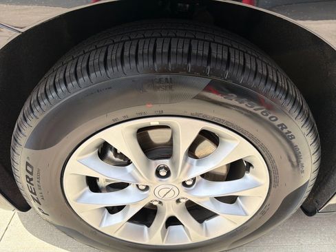 Used 2026 Chrysler Pacifica Limited image 9