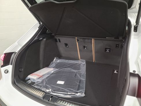 New 2026 Porsche Macan image 31