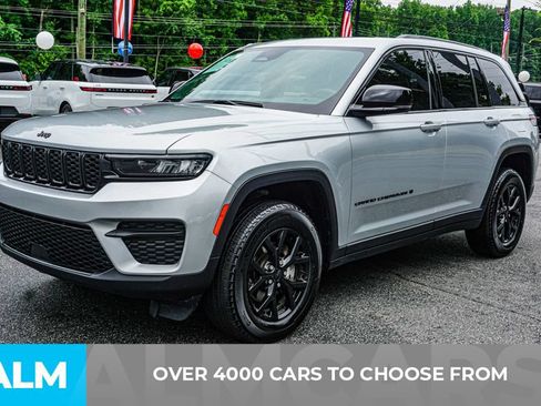 Used 2025 Jeep Grand Cherokee Altitude AWD/4WD image 2