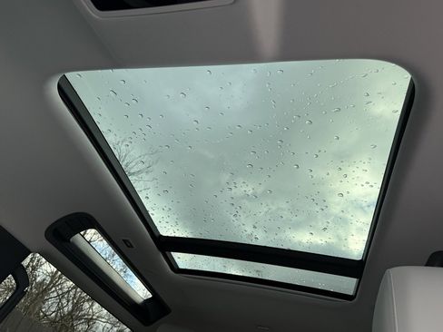 Certified 2025 Land Rover Defender 90 S image 33