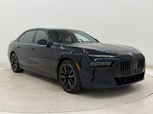 Used 2025 BMW 760i xDrive w/ Executive Package AWD/4WD image 7