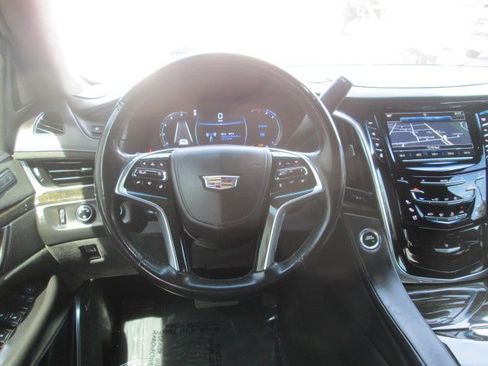 Used 2020 Cadillac Escalade Platinum AWD/4WD image 17