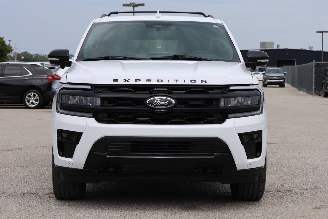 Used 2022 Ford Expedition Max Limited AWD/4WD image 2