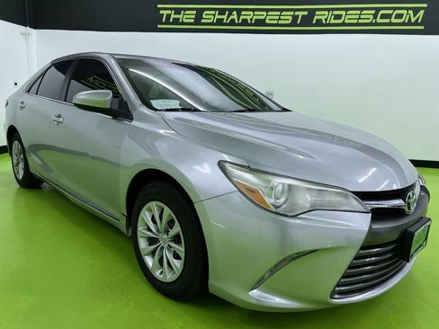 Used 2017 Toyota Camry LE FWD image 2
