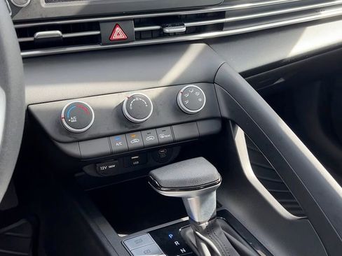 Certified 2025 Hyundai Elantra SE image 31