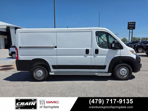 Used 2025 RAM ProMaster 2500 w/ U-Haul Equipment Group FWD image 9
