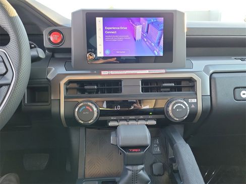 Used 2025 Toyota Tacoma TRD Off-Road image 12