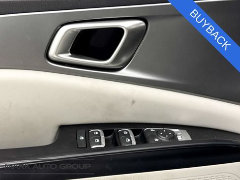 Used 2024 Kia Carnival LX FWD image 27