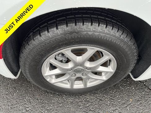 Used 2024 Chrysler Pacifica Touring-L image 10