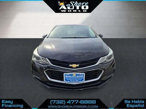 Used 2017 Chevrolet Cruze LT w/ Convenience Package FWD image 2