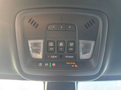 Certified 2023 Chevrolet Traverse LT w/ LT Premium Package AWD/4WD image 39
