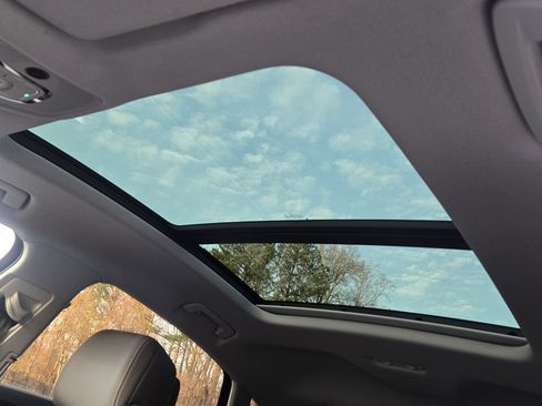 Used 2020 Audi e-tron Premium Plus image 33