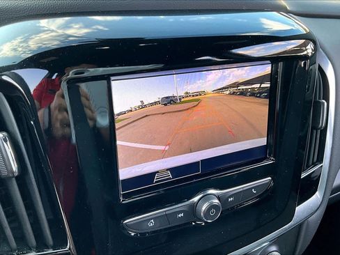 Used 2023 Chevrolet Traverse LT FWD image 24