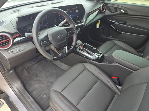 Used 2025 Chevrolet Trax RS w/ Driver Confidence Package image 4