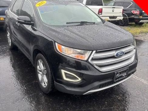 Used 2017 Ford Edge Titanium w/ Technology Package AWD/4WD image 2