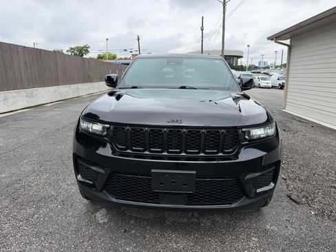 Used 2023 Jeep Grand Cherokee Altitude AWD/4WD image 5