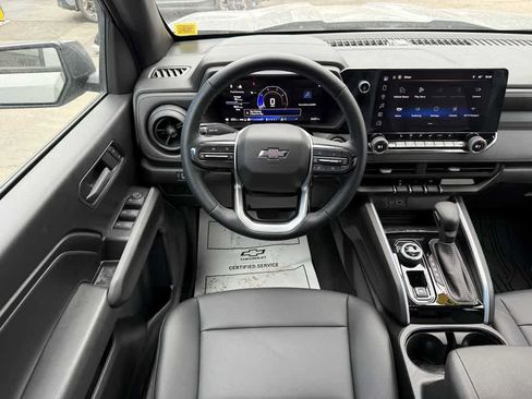 Used 2025 Chevrolet Colorado Trail Boss image 9