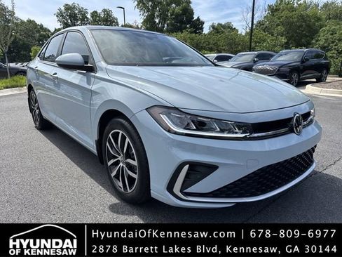 Used 2025 Volkswagen Jetta SE FWD image 1