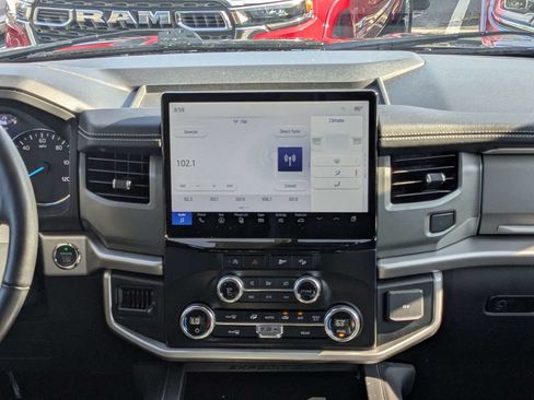 Used 2024 Ford Expedition XLT AWD/4WD image 17