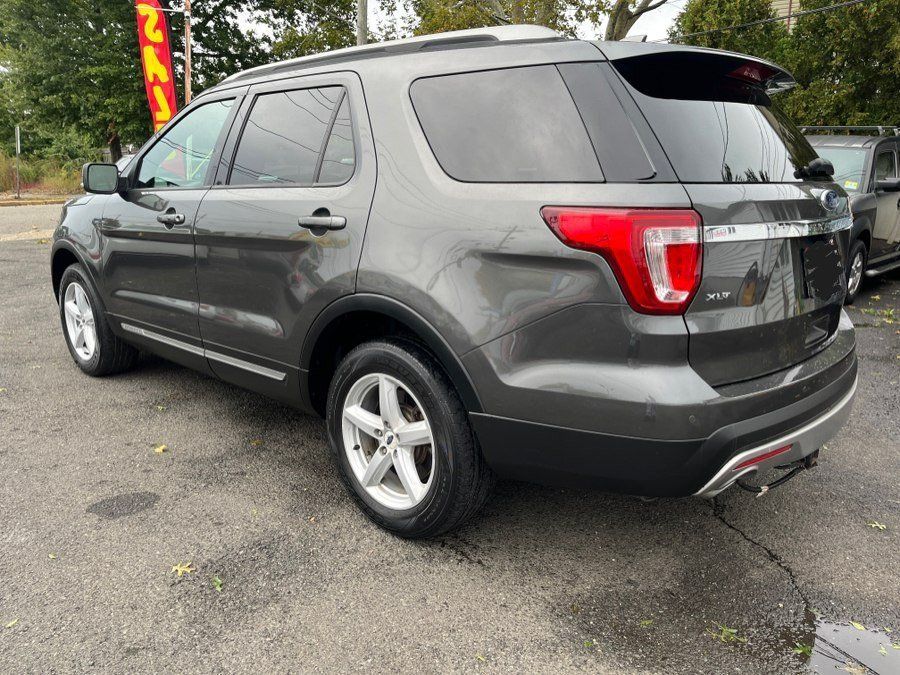 Used 2017 Ford Explorer XLT w/ Equipment Group 202A AWD/4WD image 7