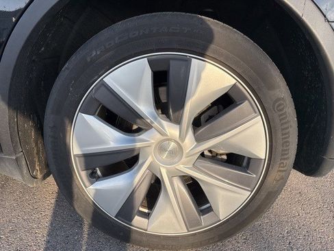 Used 2023 Tesla Model Y Long Range image 20