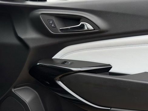 Certified 2025 Chevrolet Trax LT image 29