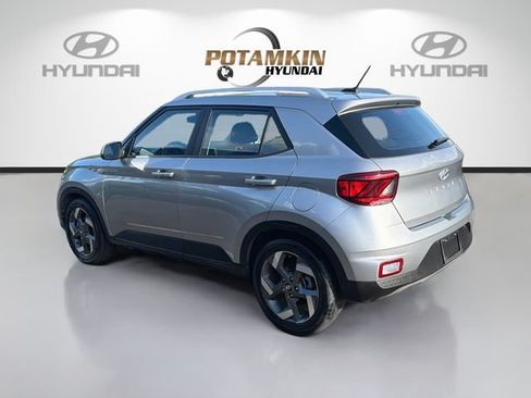 Used 2024 Hyundai Venue SEL FWD image 7