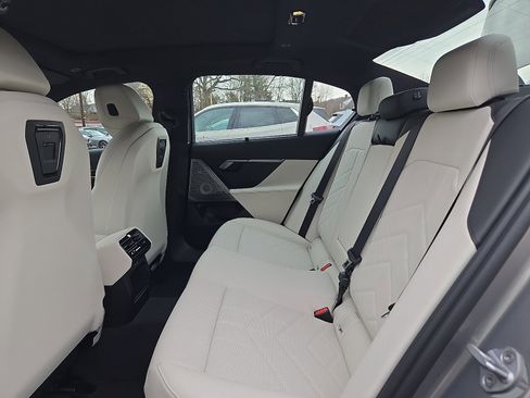 New 2026 BMW 550e xDrive w/ Executive Package image 5