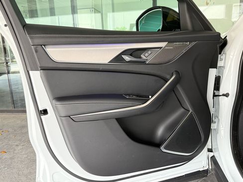 Used 2024 Jaguar F-PACE R-Dynamic S image 31