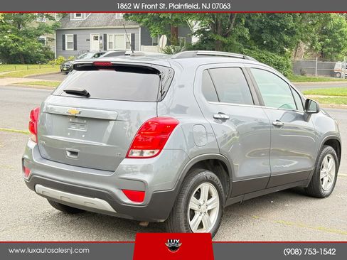 Used 2019 Chevrolet Trax LT w/ LT Convenience Package FWD image 5