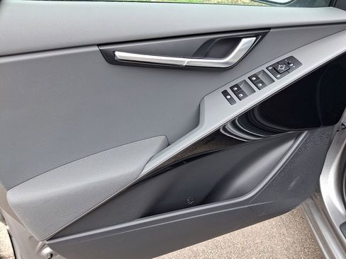 Certified 2025 Kia Niro EX image 14