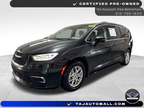 Used 2022 Chrysler Pacifica Touring-L FWD image 1