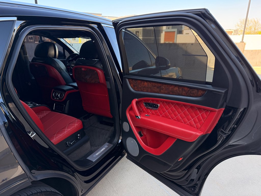 Used 2018 Bentley Bentayga AWD/4WD image 23