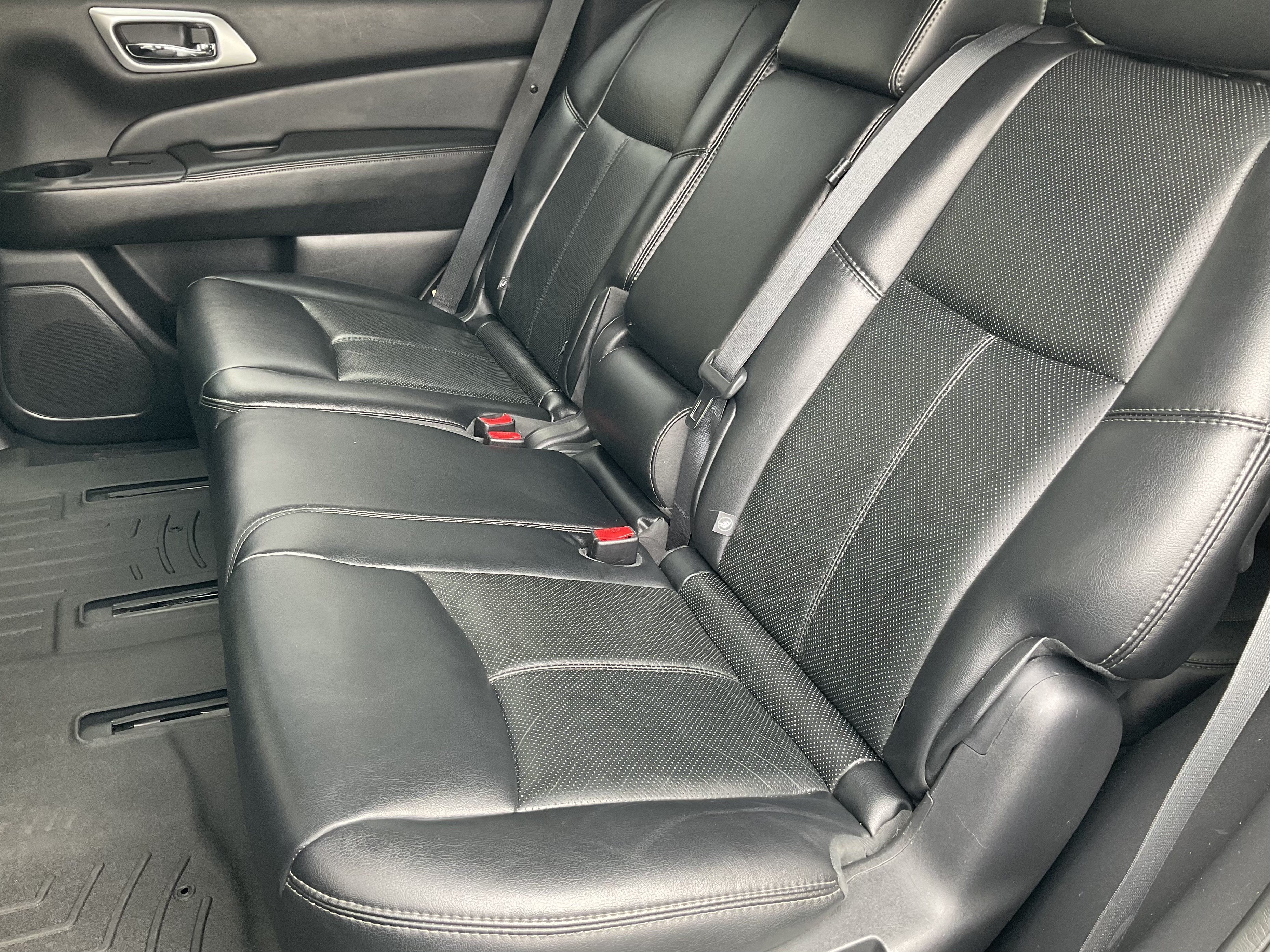 Used 2015 Nissan Pathfinder Platinum FWD image 42