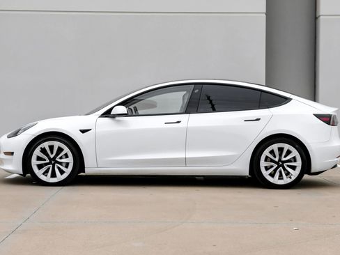 Used 2021 Tesla Model 3 Standard Range Plus RWD image 8