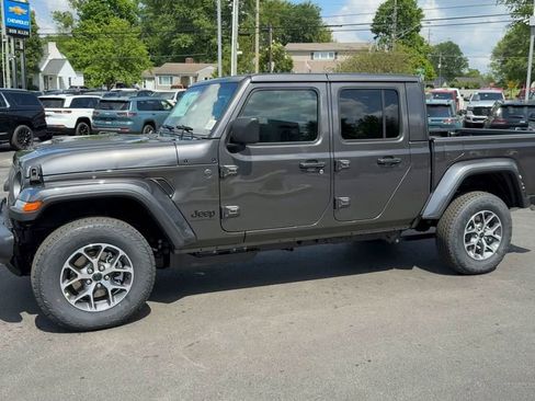 New 2026 Jeep Gladiator Sport AWD/4WD image 3