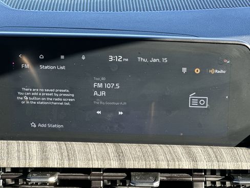 Used 2024 Kia Telluride EX w/ EX Captain's Chair Package image 26