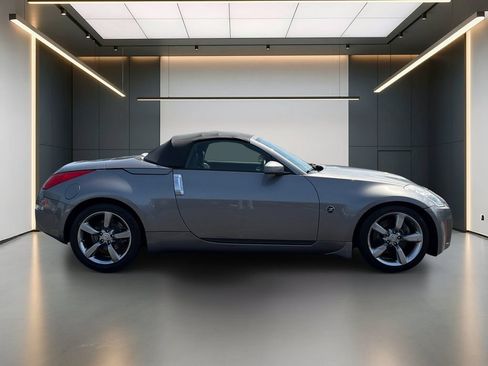 Used 2008 Nissan 350Z Enthusiast RWD image 7