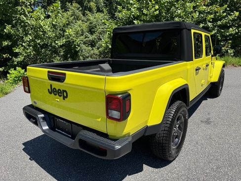 Used 2023 Jeep Gladiator Sport AWD/4WD image 6