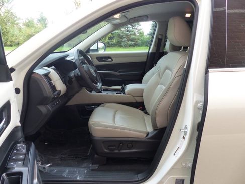 Used 2022 Nissan Pathfinder SL w/ SL Black Package AWD/4WD image 20