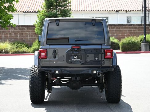 Used 2018 Jeep Wrangler Unlimited Rubicon w/ Dual Top Group AWD/4WD image 6