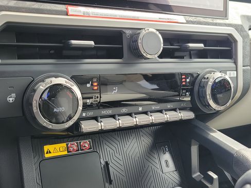 New 2026 Toyota Tacoma Limited AWD/4WD image 31