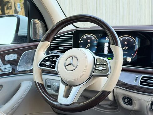 Used 2021 Mercedes-Benz Maybach GLS 600 4MATIC image 32