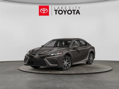 Used 2024 Toyota Camry SE FWD image 1