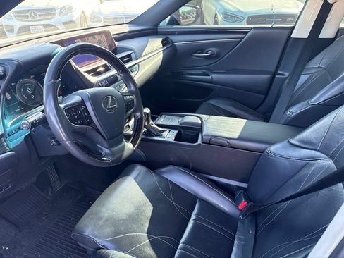 Used 2020 Lexus ES 300h w/ Accessory Package FWD image 9