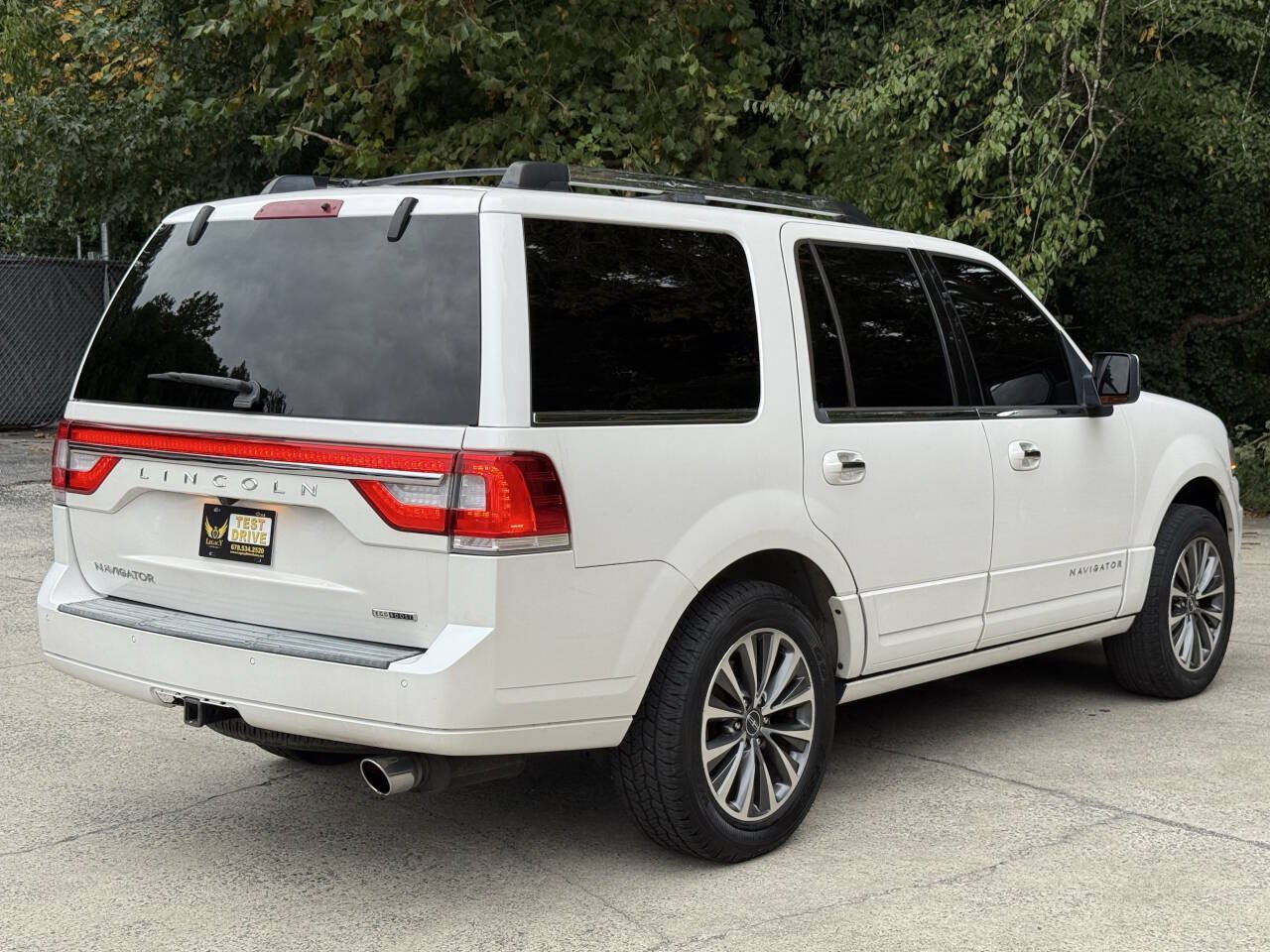 Used 2015 Lincoln Navigator 2WD image 6
