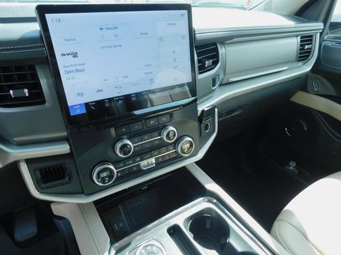 Used 2024 Ford Expedition Max XLT image 34