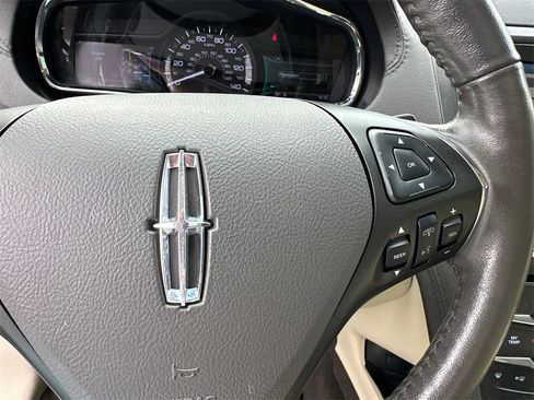 Used 2019 Lincoln MKT AWD image 27